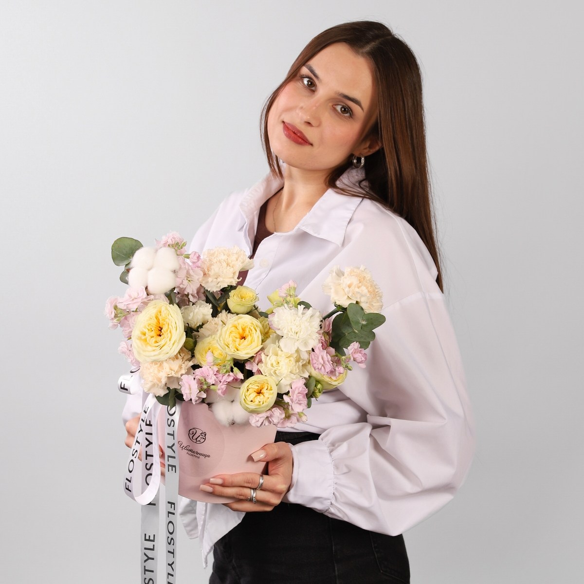 buket cvetov v korobke 591